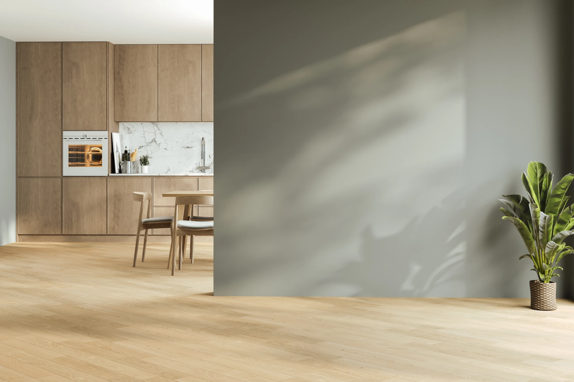 Int&eacute;rieur atelier, artisan en chemise &agrave; carreaux applique enduit blanc &agrave; la spatule sur planche bois brut